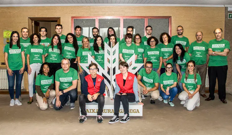 Trabajadores de Caixa Rural Galega en el D&iacute;a de la Camiseta.