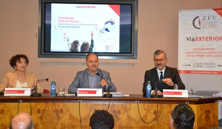 D&eacute;bora Ramonde, David Regades y Antonio de la Cruz en la apertura de la segunda edici&oacute;n de V&iacute;aExterior.