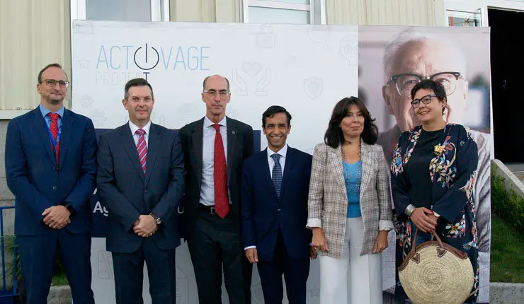 Sebasti&aacute;n Pantoja (director I+D Telev&eacute;s), Santiago Rey, (director general Telev&eacute;s Corporaci&oacute;n), Jes&uacute;s V&aacute;zquez Almui&ntilde;a (Conselleiro de Sanidade), J.Manuel Rey Varela (Conselleiro de Pol&iacute;tica Social), Mar Pereira (directora AMTEGA) y Concepci&oacute;n Fern&aacute;ndez, concelleira de Pol&iacute;ticas Sociais de Santiago.