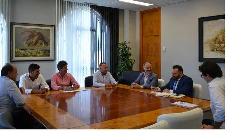 Reuni&oacute;n entre los representantes de los empresarios de A Pasaxe, el alcalde de Gondomar y el delegado de Zona Franca.