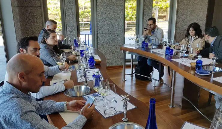 Los prescriptores mexicanos, en una cata en la D.O. R&iacute;as Baixas.