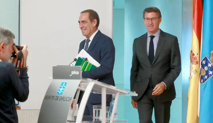 El conselleiro de Facenda, Valeriano Mart&iacute;nez, y el presidente de la Xunta, Alberto N&uacute;&ntilde;ez Feij&oacute;o.