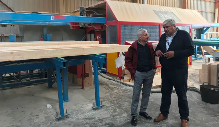 El director de la Axencia Galega da Industria Forestal, Ignacio Lema, visit&oacute; en Vilamar&iacute;n (Ourense) la empresa Maderas Rub&eacute;n.