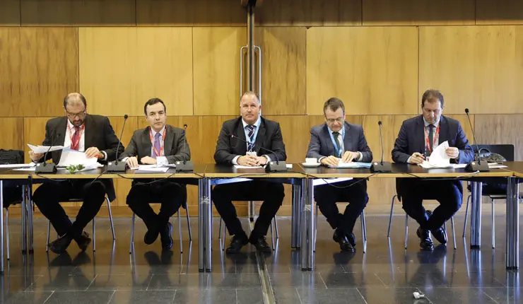 La rueda de prensa contar&aacute; con la presencia y participaci&oacute;n del presidente del Comit&eacute; Organizador, de la Federaci&oacute;n de
&Aacute;ridos &ndash; FdA y de ARIGAL, Jos&eacute; Lista Tasende, del presidente del Comit&eacute; Cient&iacute;fico, Jos&eacute; Luis Parra y Alfaro, del director
general de Energ&iacute;a y Minas de la Xunta de Galicia, &Aacute;ngel Bernardo Tahoces del secretario general de la FdA, Jaume Puig
i Canal y del director general de la FdA y de ANEFA, C&eacute;sar Luaces Frades.