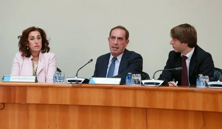Valeriano Mart&iacute;nez present&oacute; el proyecto de Presupuestos de la Xunta en comisi&oacute;n parlamentaria.