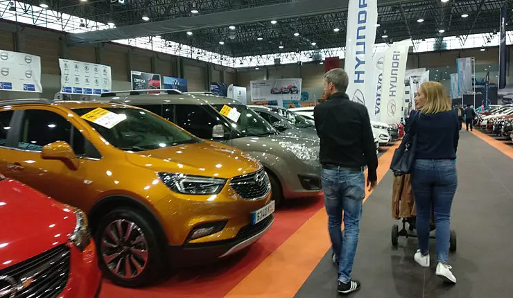 Visitantes en el 10&ordf; Sal&oacute;n del Autom&oacute;vil - Veh&iacute;culo de Ocasi&oacute;n, en Expourense./P.L.