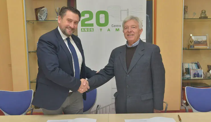 Ignacio Barrag&aacute;n y Jes&uacute;s Chenel firmaron el convenio entre Quality Consultores y la Asociaci&oacute;n &Aacute;rea Empresarial Tambre.