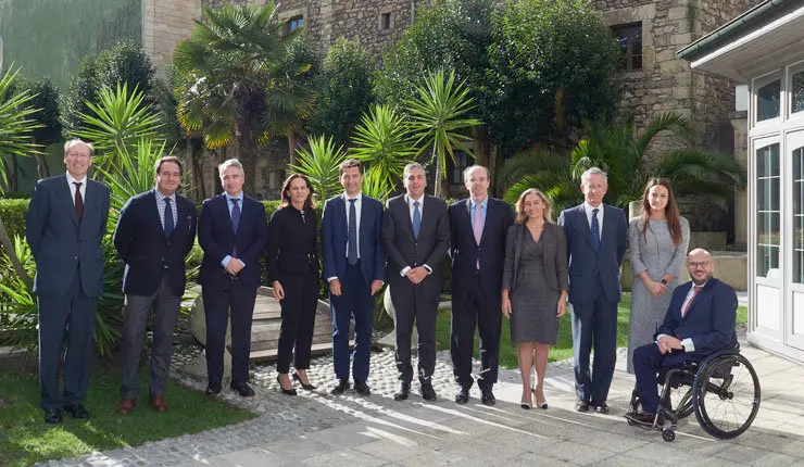 Los directivos de BBVA y el Consejo Asesor Regional se la territorial Noroeste se reunieron en Avil&eacute;s.
