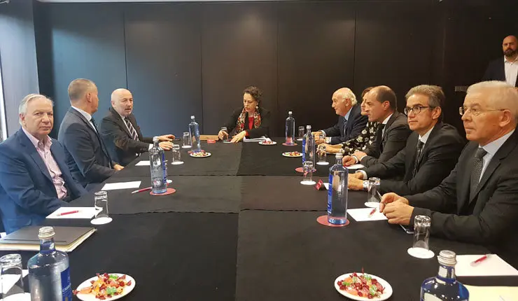 En la reuni&oacute;n con la ministra de Trabajo participaron el delegado del Gobierno en Galicia, representantes de la CEG, CEC; CEL, CEO y CEP, de las cooperativas gallegas y de Mercadona.