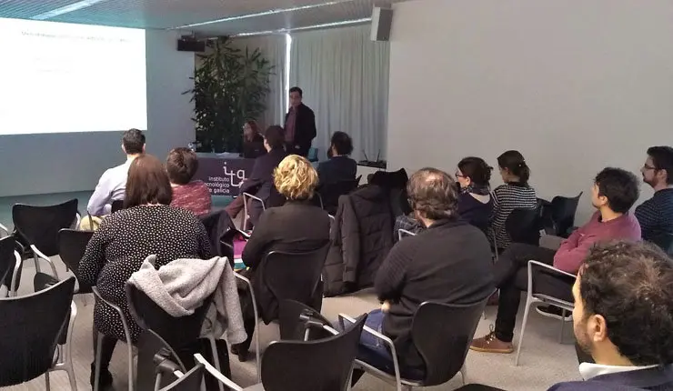 Asistentes a la jornada sobre financiaci&oacute;n en I+D+i empresarial, en el ITG, en A Coru&ntilde;a.