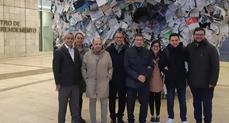 Axel Medero, vicedirector xeral de Radiocuba; Taeko, int&eacute;rprete de xapon&eacute;s; Jorge Rubirosa, en representaci&oacute;n de Egatel; Hirokauzo Simauchi, director de TV Setouchi; Jos&eacute; Manuel Mari&ntilde;o, en representaci&oacute;n de Egatel; Sabrina Pati&ntilde;o, xerente de operaci&oacute;ns de Viva Aerob&uacute;s; Cristian Serrano, eCommerce Mexico Manager de Under Armour; e Roberto P&eacute;rez, xerente do Cluster TIC.