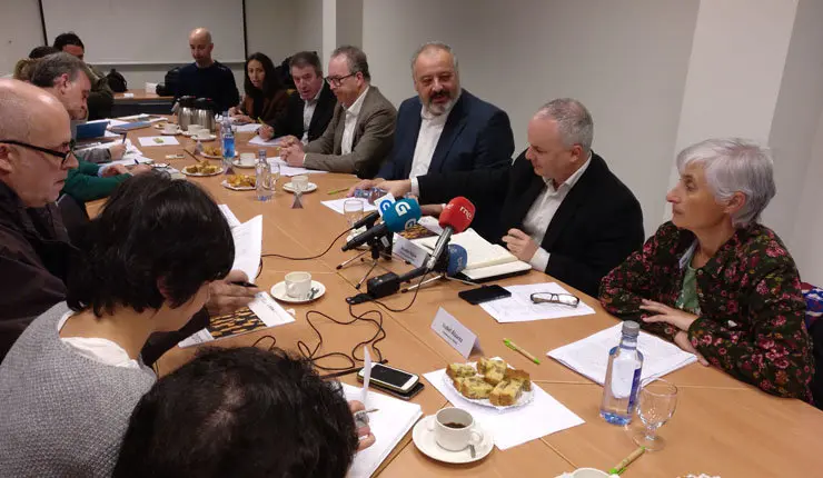 Jos&eacute; Carballo, Francisco Dans, Jos&eacute; Manuel Iglesias, Jacobo Feij&oacute;o e Isabel &Aacute;lvarez, en el encuentro con los medios.