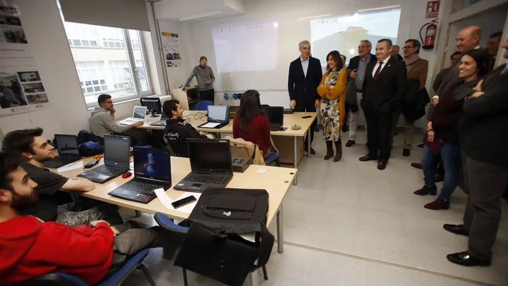 l conselleiro de Econom&iacute;a, Emprego e Industria, Francisco Conde, y la conselleira de Educaci&oacute;n, Universidade e Formaci&oacute;n Profesional, Carmen Pomar, visitaron esta ma&ntilde;ana el CIFP As Mercedes, en Lugo./S.SENANDE.