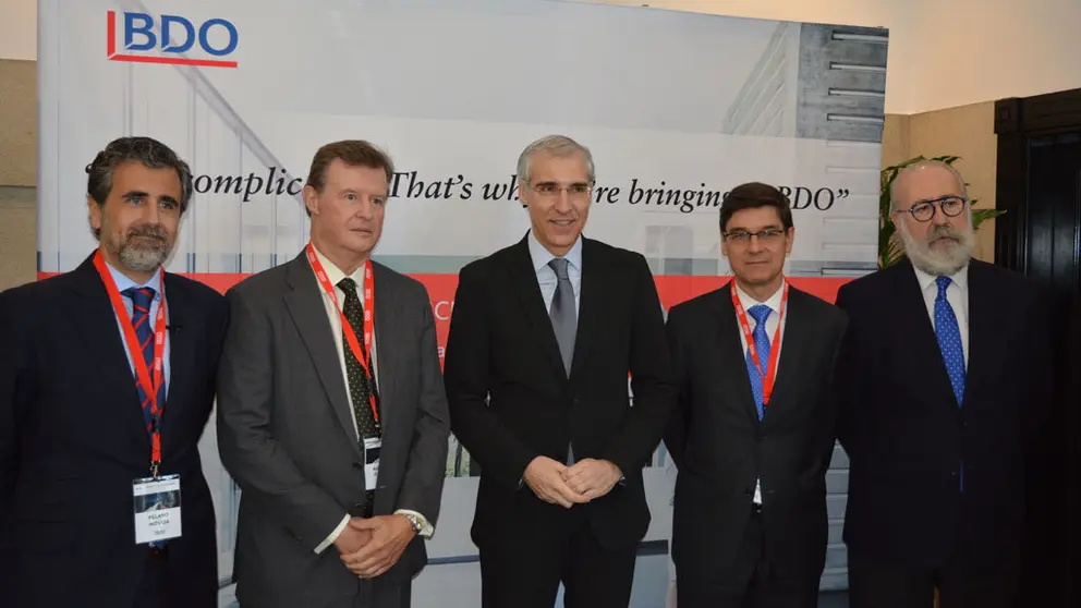 Pelayo Novoa, socio de BDO

Alfonso Osorio, presidente de BDO en Espa&ntilde;a

Francisco Conde L&oacute;pez, conselleiro de Econom&iacute;a, Emprego e Industria

Jorge Montoya, socio de BDO

Mariano G&oacute;mez Ulloa, presidente Club Financiero Atl&aacute;ntico, en la presentaci&oacute;n del informe.