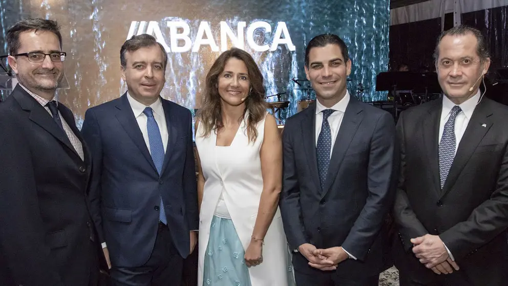 El c&oacute;nsul general de Espa&ntilde;a en Miami, C&aacute;ndido Creis, el consejero delegado de ABANCA, Francisco Botas, la directora de ABANCA USA, M&oacute;nica V&aacute;zquez, el alcalde de Miami, Francis Su&aacute;rez, y el presidente de Abanca, Juan Carlos Escotet Rodr&iacute;guez.