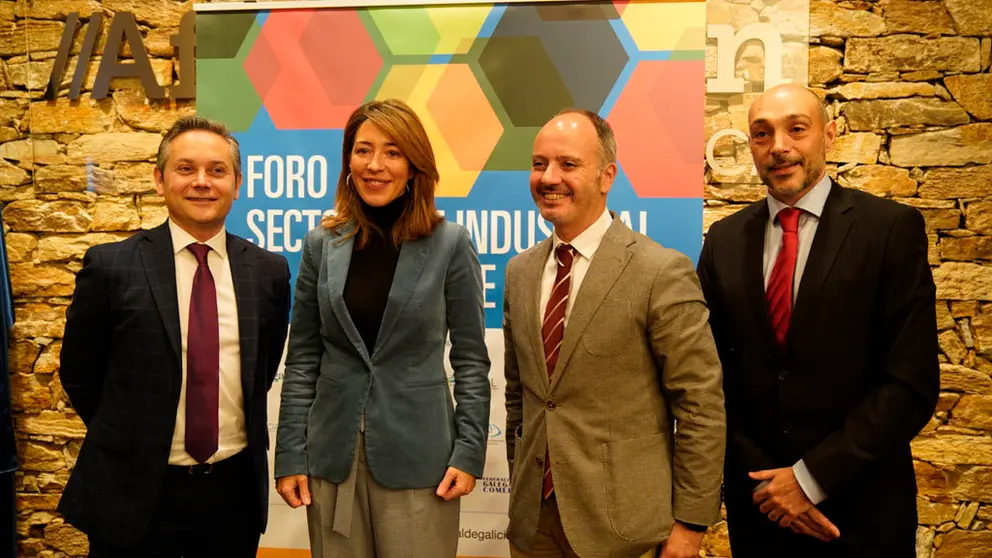 La secretaria de Estado de Comercio, Xiana M&eacute;ndez, y el delegado de Zona Franca, David Regades, entre el secretario general de Asime, Enrique Mall&oacute;n y el director territorial de Icex en Galicia, Sergio Prieto.