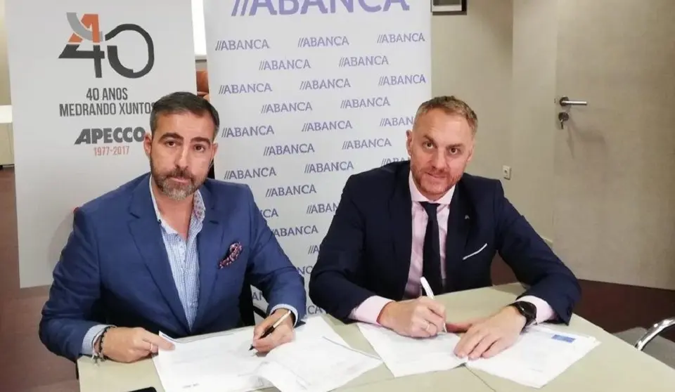 Sinatura do convenio entre APECCO e Abanca.