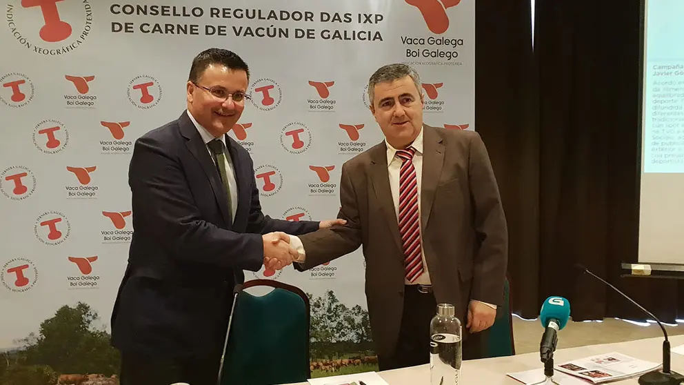 El conselleiro do Medio Rural, Jos&eacute; Gonz&aacute;lez, y el presidente
del Consejo Regulador de las IGPs de Carne de Vacuno de Galicia, Jes&uacute;s Gonz&aacute;lez, en la presentaci&oacute;n de datos de las IGPs de Carne de Vacuno de
Galicia.