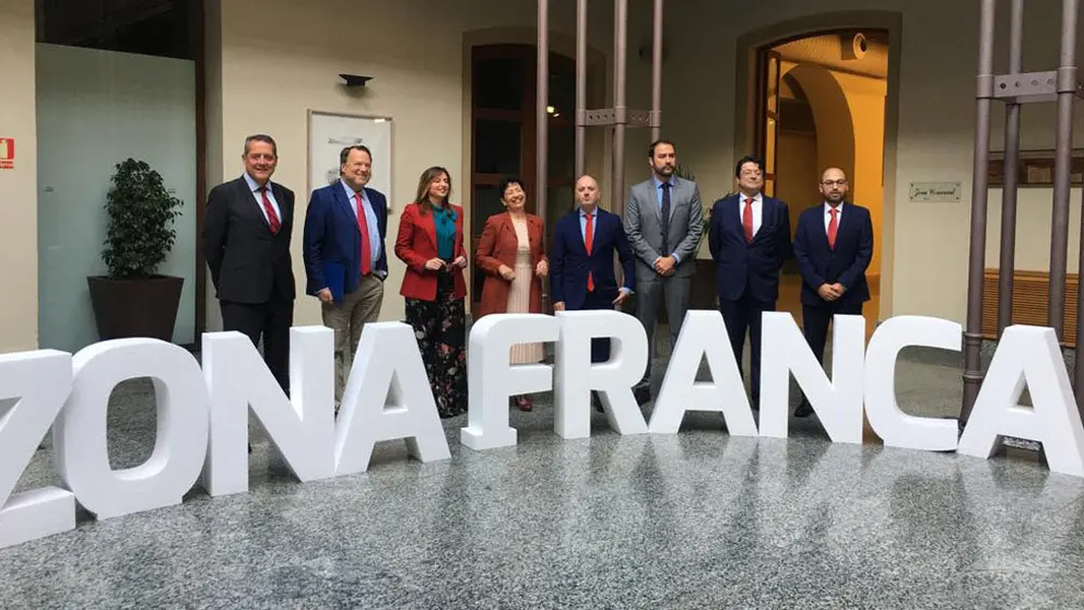 Representantes de las siete zonas francas espa&ntilde;olas, en los actos del 90&ordm; aniversario de la Zona Franca de C&aacute;diz.