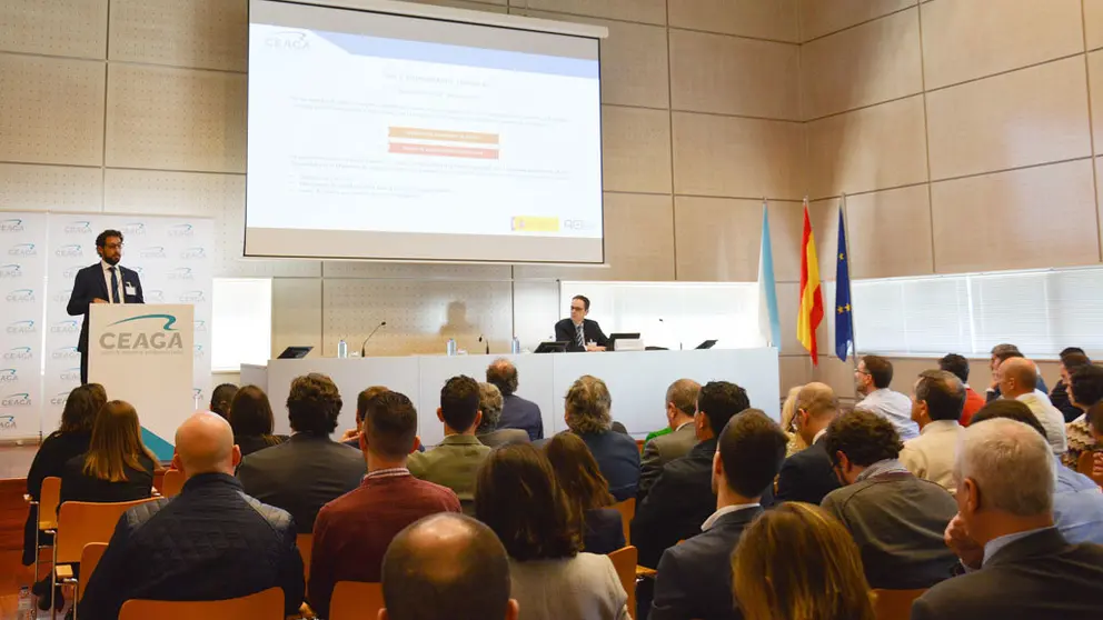 Santiago Rodr&iacute;guez Charl&oacute;n, director de la Divisi&oacute;n de Energ&iacute;a del Instituto Tecnol&oacute;gico de Galicia (ITG), present&oacute; en la Asamblea General de CEAGA el programa de gesti&oacute;n energ&eacute;tica Auto-Energ&iacute;a 4.0.