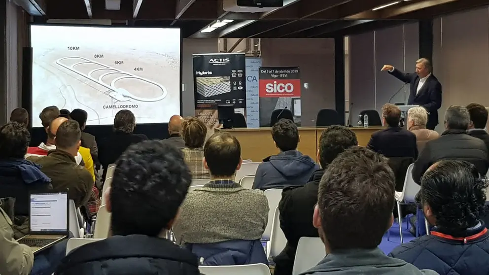 Ponencia del arquitecto Mark Fenwick durante la primera jornada de SICO.