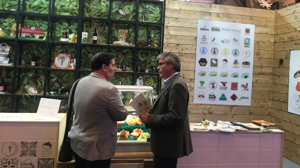 El director de Agacal, Manuel Rodr&iacute;guez, visit&oacute; el stand de la Conseller&iacute;a de Medio Rural en Gourmets.