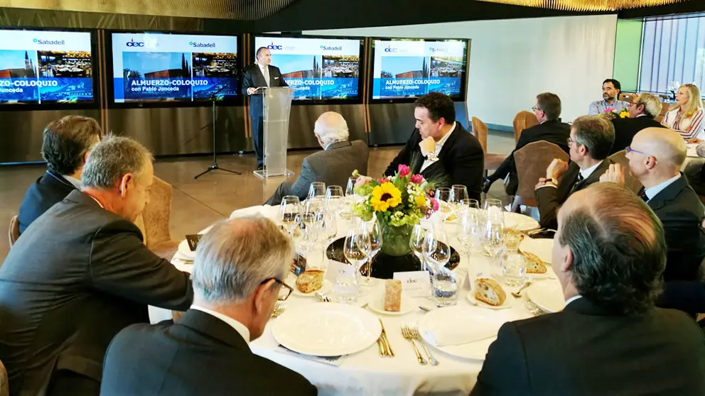 Intervenci&oacute;n de Pablo Junceda en el encuentro-coloquio con empresarios coru&ntilde;eses en Finca Montesqueiro.