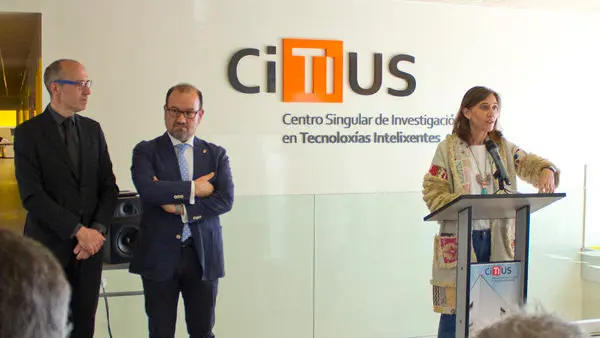 Carmen Pomar, conselleira de Educaci&oacute;n, Universidade e Formaci&oacute;n Profesional, junto al rector de la USC, Antonio L&oacute;pez, y el Director Cient&iacute;fico del CiTIUS, Sen&eacute;n Barro./E.MORA.