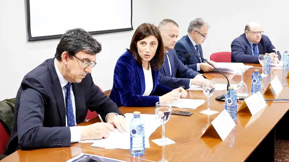 La conselleira &Aacute;ngeles V&aacute;zquez, entre el delegado de la Xunta en Vigo, Ignacio L&oacute;pez-Chaves, y el presidente de la CEP, Jorge Cebreiros.