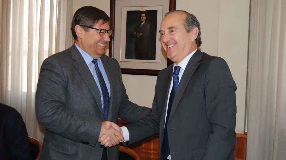 El rector de la UDC, Julio Abalde, y el presidente de la Autoridad Portuaria de A Coru&ntilde;a, Enrique Losada.