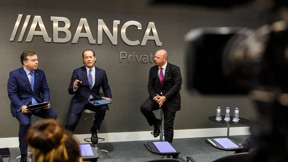 rancisco Botas, consejero delegado de ABANCA, Juan Carlos Escotet Rodr&iacute;guez, presidente de ABANCA, y Pedro Pimenta, country head de ABANCA en Portugal.