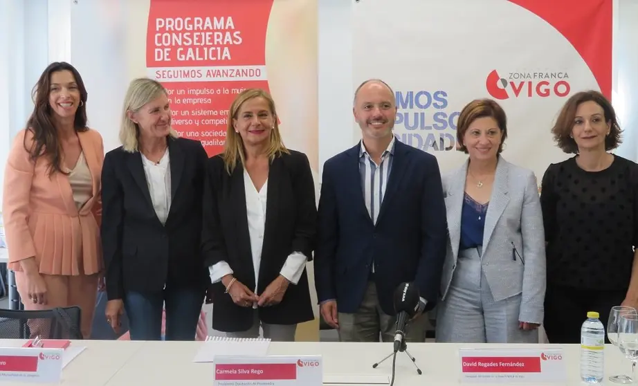 Teresa Mari&ntilde;o (coordinadora del programa), Marieta del Rivero, Carmela Silva, David Regades, Elena Espinosa y Susana Lama (Ard&aacute;n).
