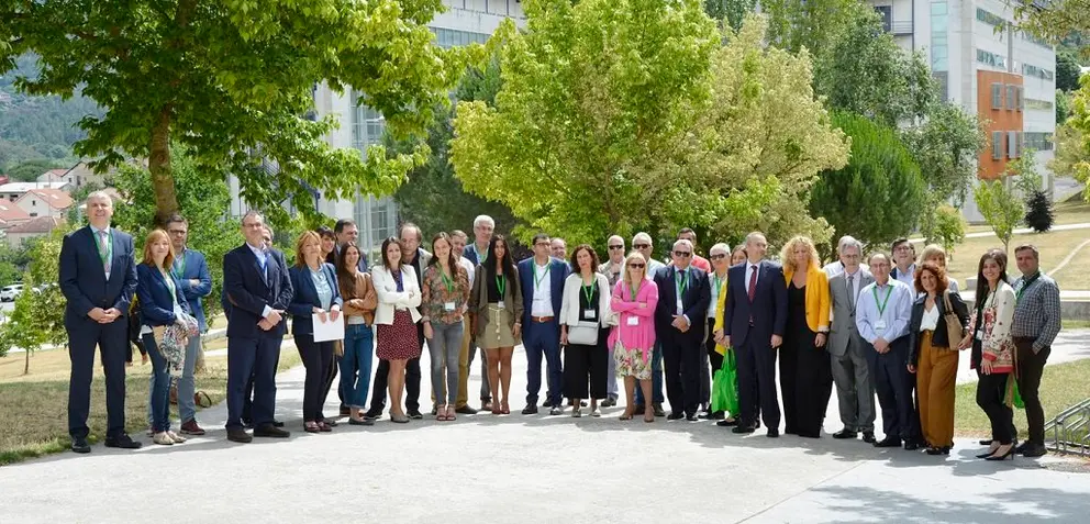 Foto de familia de los participantes en el III Congreso Red Localis.