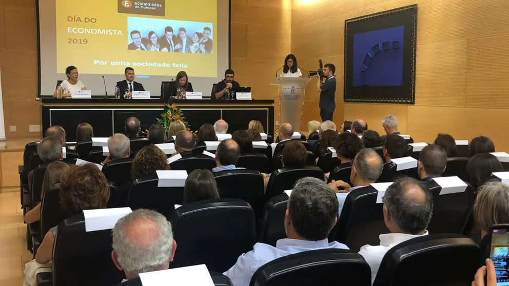 Acto de celebraci&oacute;n del D&iacute;a del Economista por parte del Colegio de Economistas de Ourense.