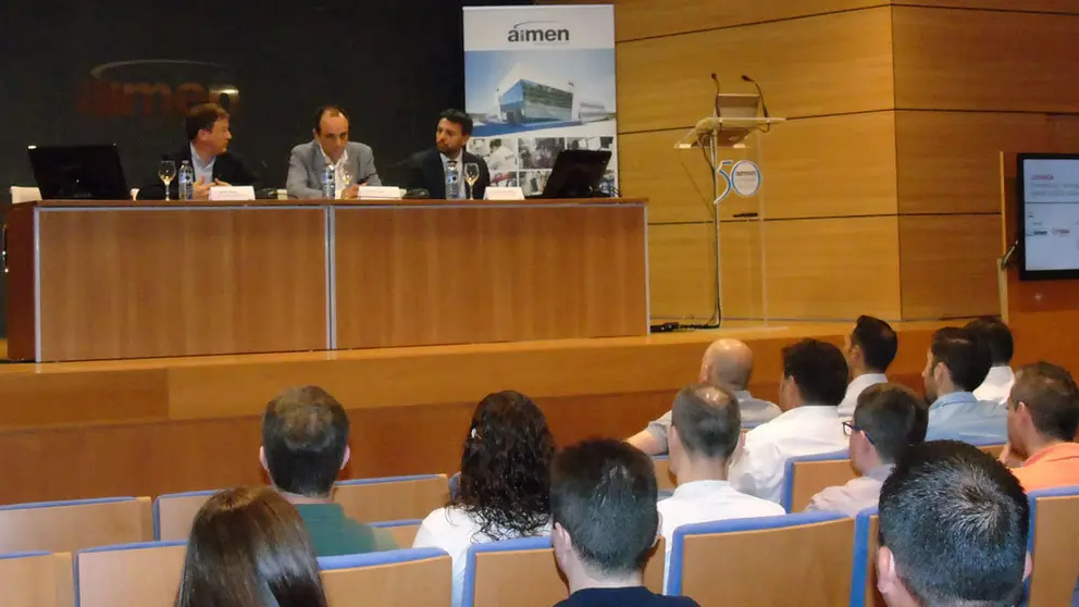 Daniel Noya, director tecnol&oacute;gico de FINSA; Jes&uacute;s Lago, director gerente de AIMEN; y Fernando S&aacute;nchez, director tecnol&oacute;gico de AIMEN.