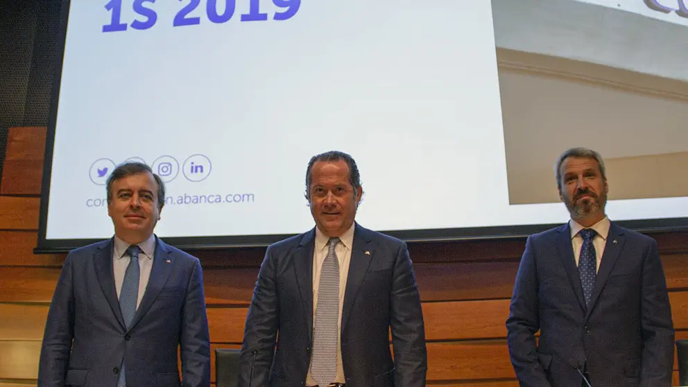 Francisco Botas, consejero delegado de ABANCA, Juan Carlos Escotet Rodr&iacute;guez, presidente de ABANCA, y Alberto de Francisco, director general de Finanzas, presentaron los resultados del banco en su sede en Vigo.