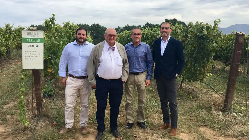 Jos&eacute; Mar&iacute;a Fonseca Moret&oacute;n, presidente del Grupo Terras Gauda; Ant&oacute;n Fonseca Fern&aacute;ndez, vicepresidente;  Enrique Costas Rodr&iacute;guez, director general y  Emilio Rodr&iacute;guez Canas, director enol&oacute;gico de Bodegas Terras Gauda.
