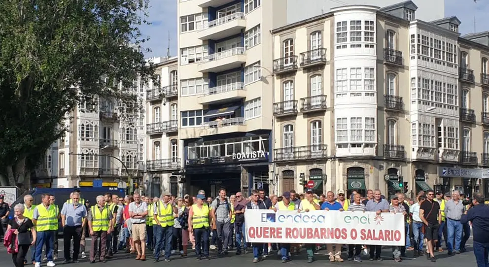 Protesta de traballadores e prexubilados de Endesa na Coru&ntilde;a.