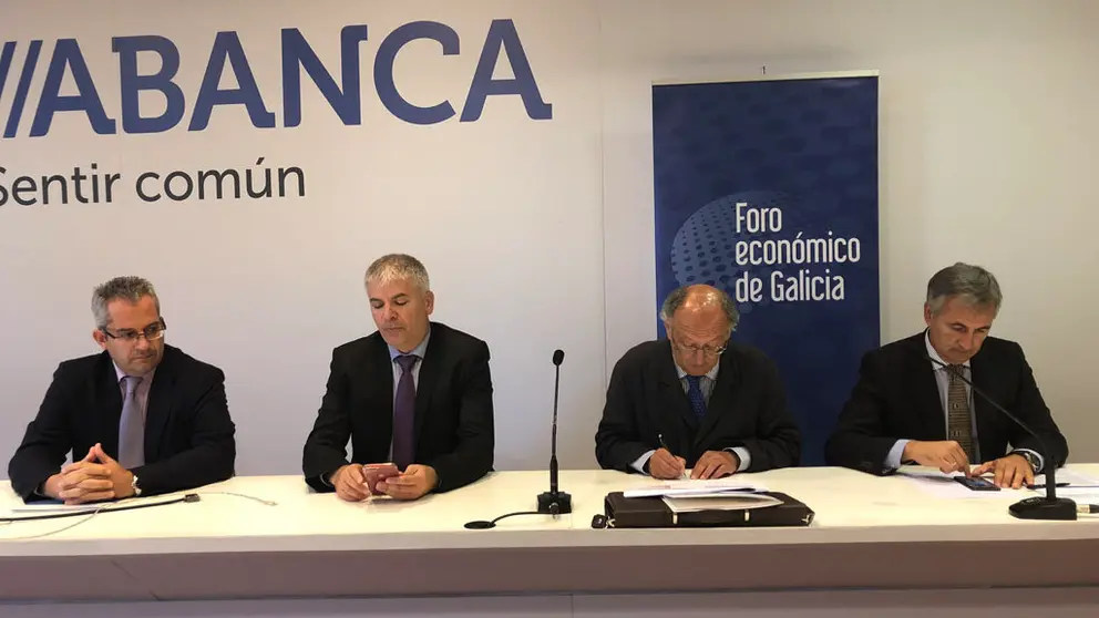 Patricio S&aacute;nchez, Santiago Lago, Fernando Gonz&aacute;lez Laxe y Francisco Armesto presentaron en Santiago el III Informe de Coyuntura Econ&oacute;mica del Foro Econ&oacute;mico de Galicia, en una imagen de archivo.