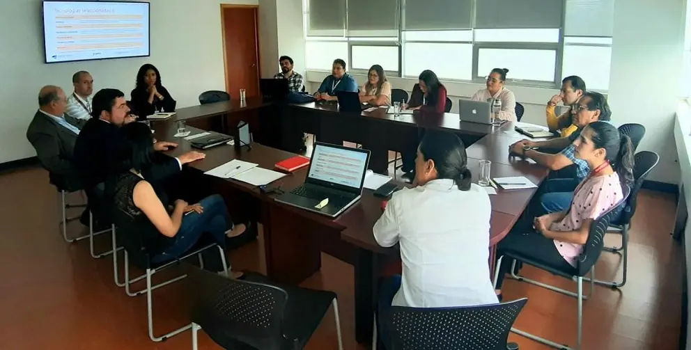 La delegaci&oacute;n de COFER en una de las reuniones en M&eacute;xico.