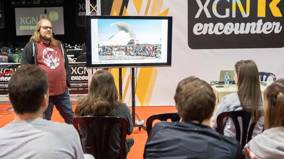 Conferencia del desarrollador Orestes Carracedo durante la XGN R Encounter.
