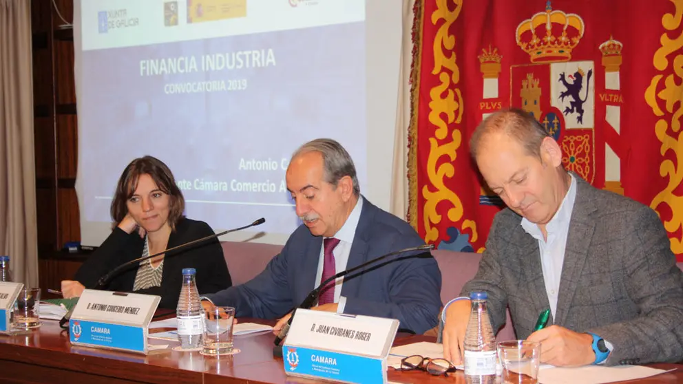Ana Mar&iacute;a Carral, Antonio Couceir y Juan Cividanes en la jornada Financia Industria en la C&aacute;mara de A Coru&ntilde;a.