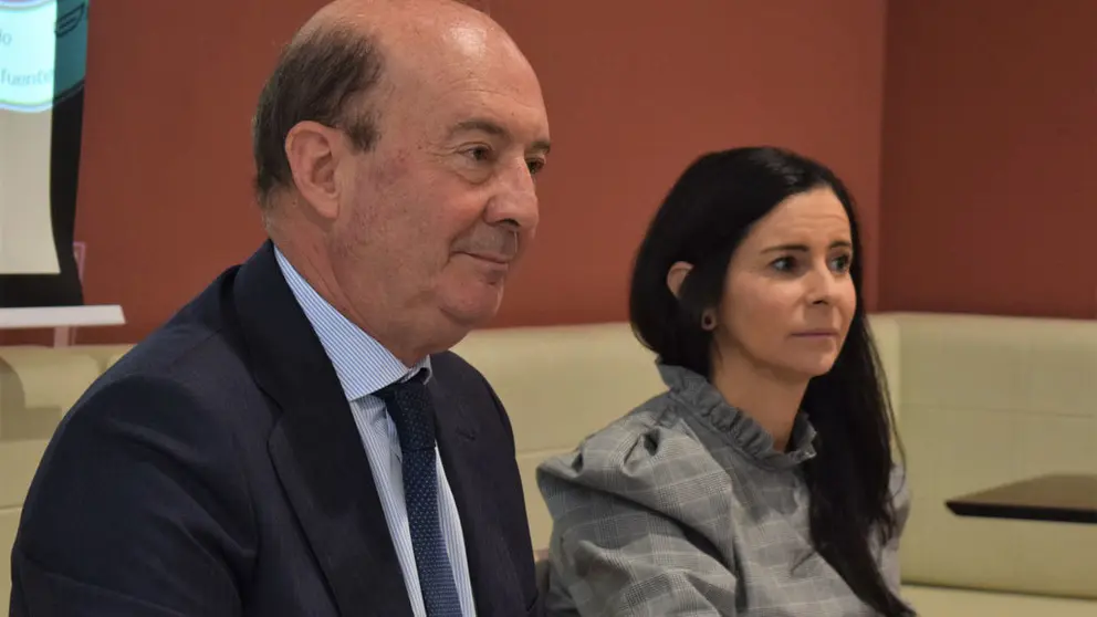 Miguel Iraburu,&nbsp;acompa&ntilde;ado por la presidenta del C&iacute;rculo de Empresarios de Galicia, Patricia Garc&iacute;a,