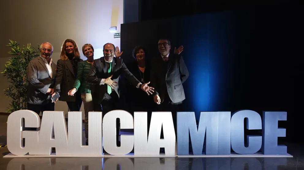 la
directora de Turismo de Galicia y del presidente del Cl&uacute;ster Turismo de
Galicia apoyaron la Fiesta del Sector MICE.