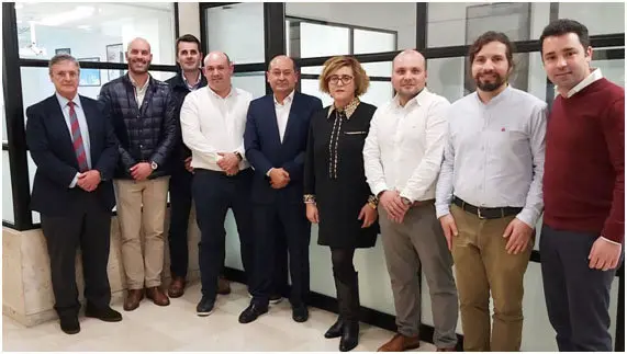 Grupo promotor de Agora MLS Galicia, junto a Mois&eacute;s Ruiz (centro), fundador y gerente de Agora MLS.