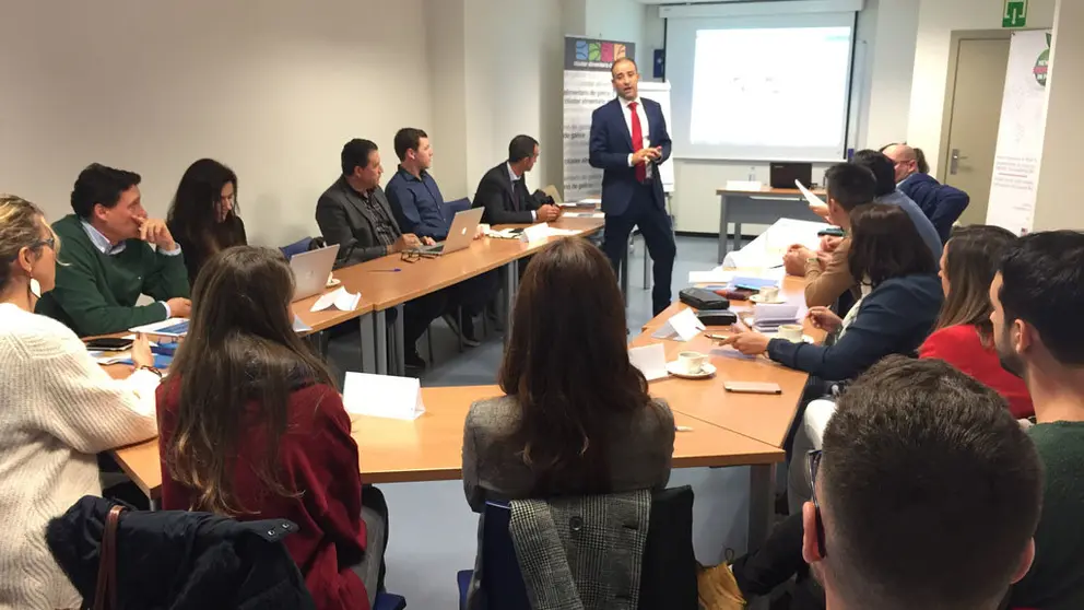 Pedro Arias, director de Negocio Internacional de Banco Santander en Galicia, particip&oacute; en la segunda sesi&oacute;n del programa del Clusaga.