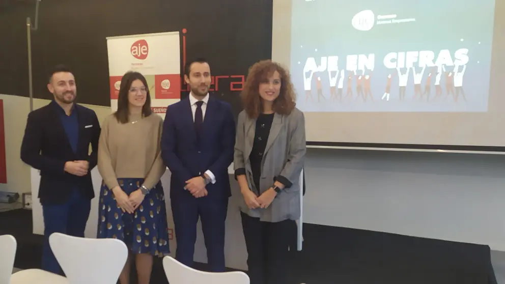Los directivos de AJE Ourense Jos&eacute; Manuel Mart&iacute;nez, Noelia Rodr&iacute;guez Aparicio, Lois Babarro y Nuria Iglesias.