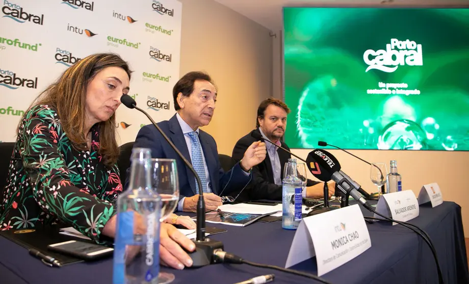 M&oacute;nica Chao, Salvador Arenere y Carlos M&iacute;nguez, en la rueda de prensa sobre Porto Cabral en Vigo.