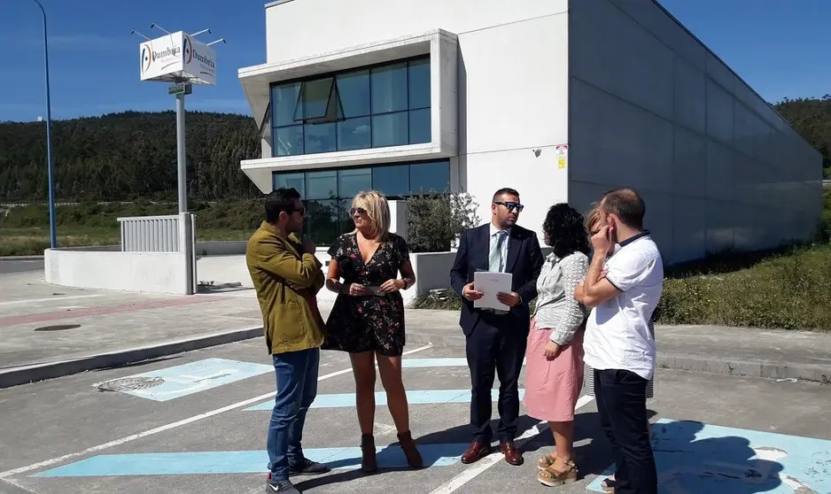 La gerente de SEA, Beatriz Sestayo (2&ordm; por la izq.) durante una visita al parque empresarial de Cee (A Coru&ntilde;a).