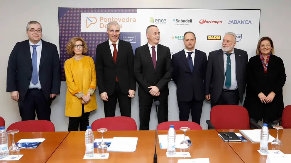 Miembros de las entidades participantes en Cologistics, junto al conselleiro de Econom&iacute;a  y la directora t&eacute;cnica de SPC Spain.